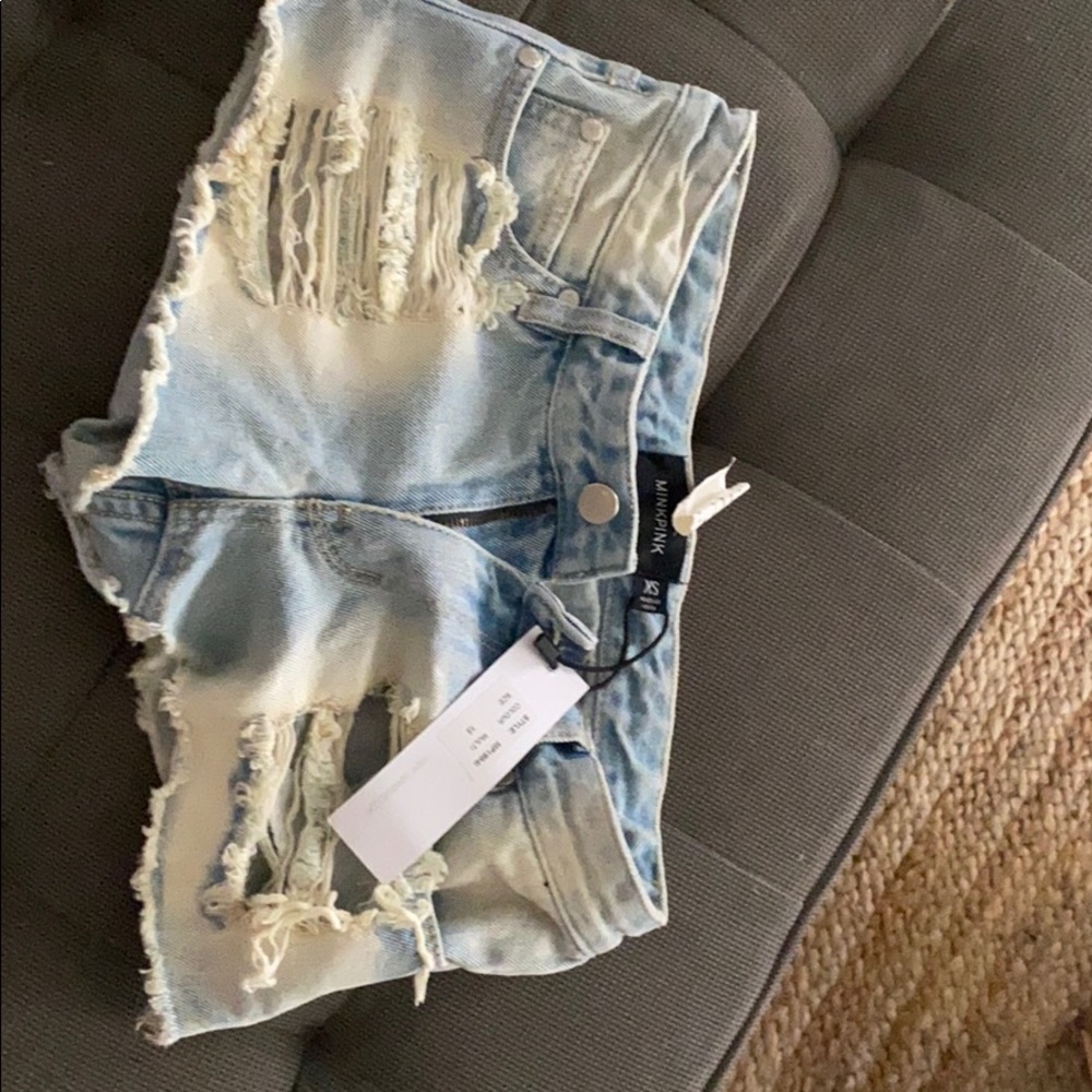 Minkpink  trailer park slashed hipster shorts. Xs